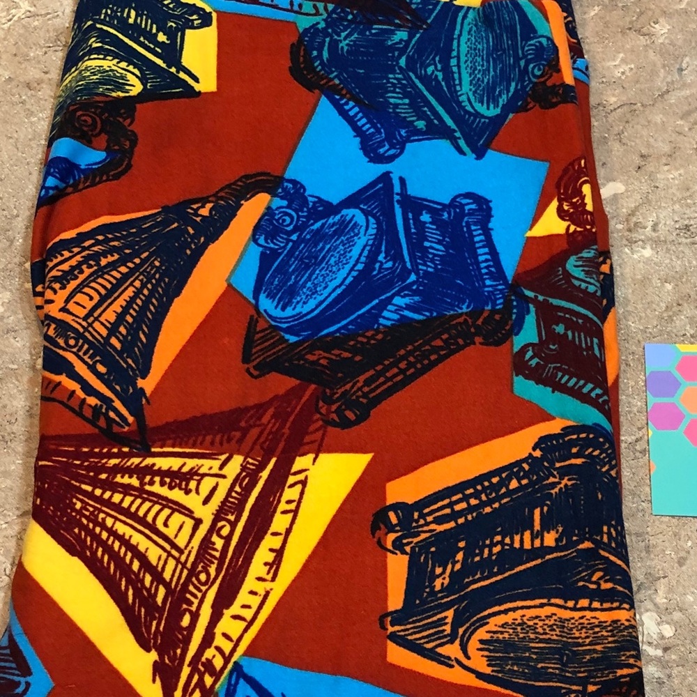 LuLaRoe OS leggings size 0-10